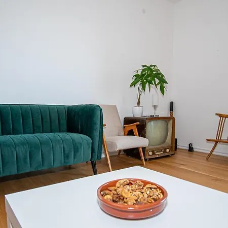 Nikola Apartment
